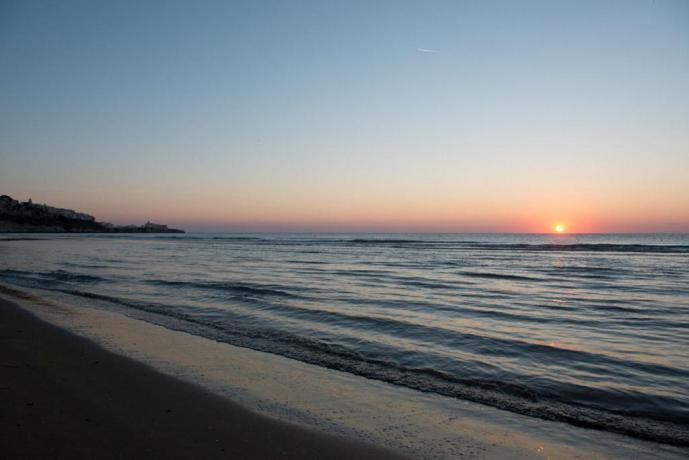 Un suggestivo tramonto in Puglia