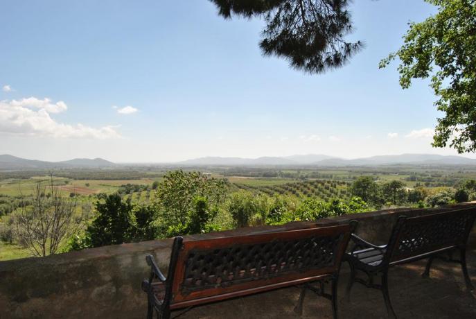 Agriturismo in collina a Roccastrada-Toscana con vista panoramica