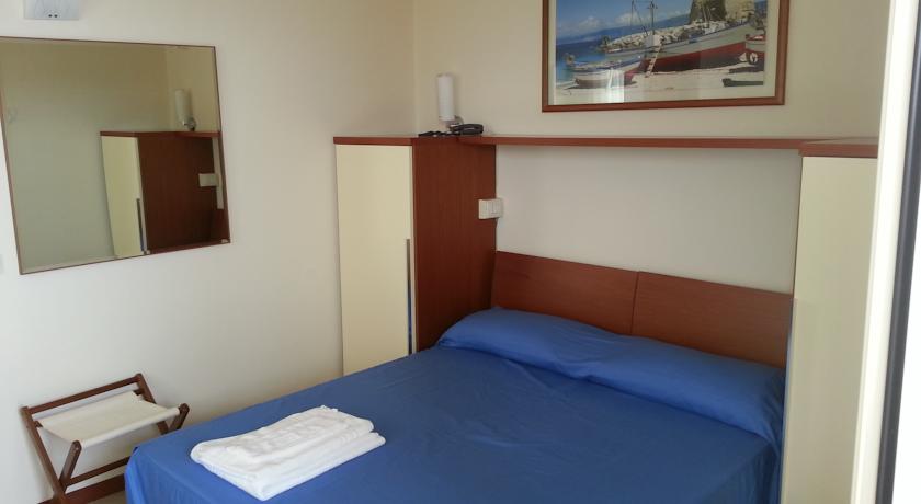 Camere con Bagno in Villaggio vicino Tropea 