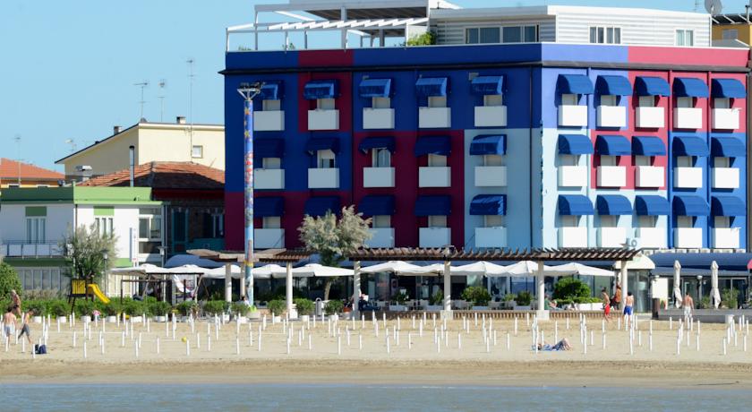 Hotel 3 stelle direttamente sul Mare a Fano 