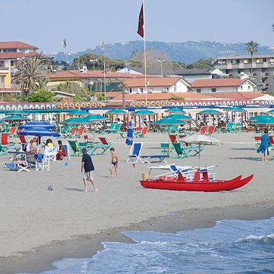 Touristfacilities in Versilia, seafront hotels