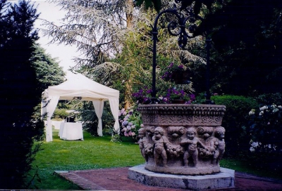 Gazebo e tendoni per arredo giardini di lusso