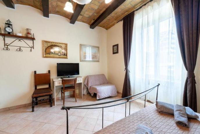B&B Camera matrimoniale con Tv e finestra panoramica