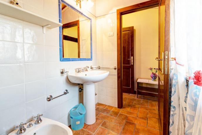 bagni nuovi al casale di cortona
