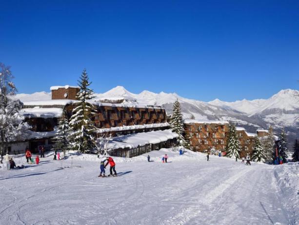Piste da sci accanto all'hotel 
