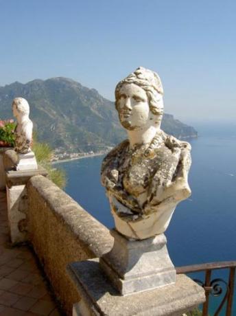 Holiday on the Amalfitana Coast, Find Accommodation