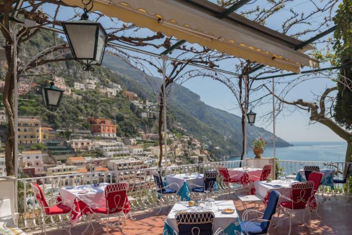 Vicino Napoli a Torre del Greco, hotel con camere ed appartamenti.