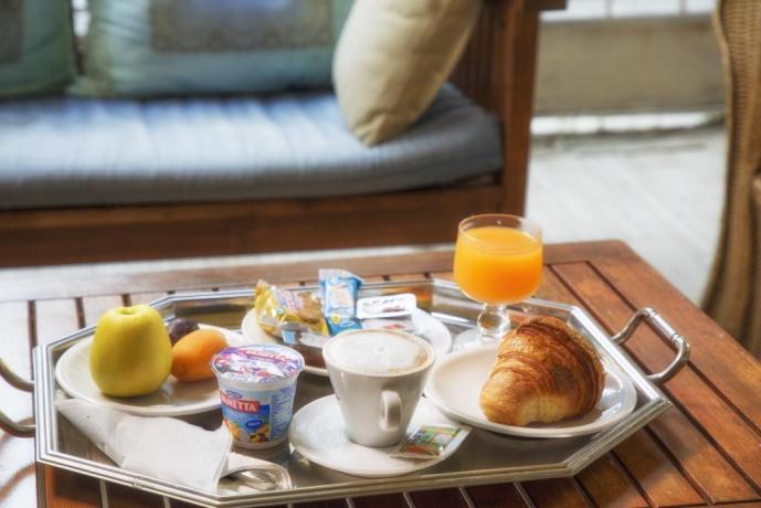 a Viserba hotel fronte mare con prima colazione