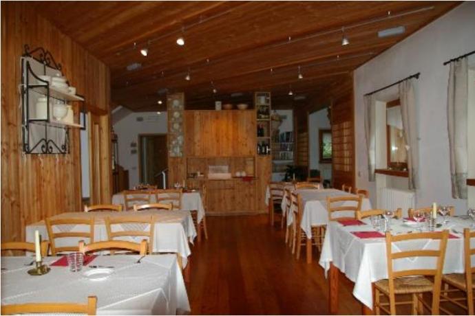 Agriturismo con ristorante Parco Adamello Brenta a Giustino 