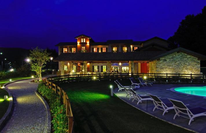 Hotel4Stelle esterno Notturno ad Armeno vicino Lago d'Orta	 