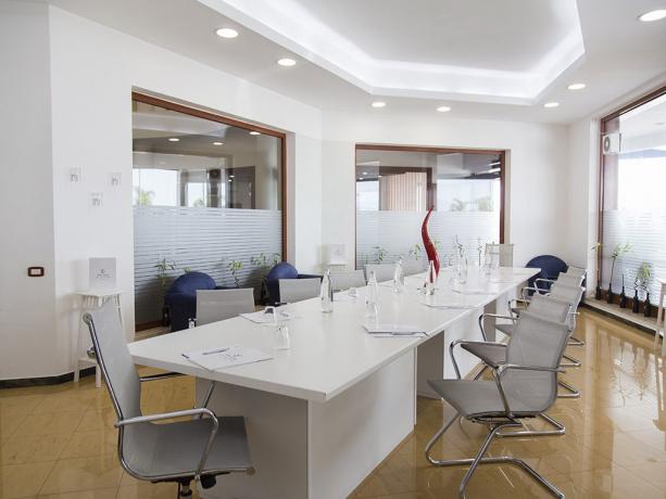 Sala Amalfi per meeting lavoro 15posti hotel4stelle Battipaglia