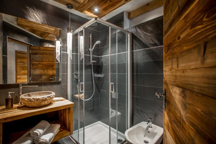 Elegante Bagno appartamento Chalet ad Alta Badia 