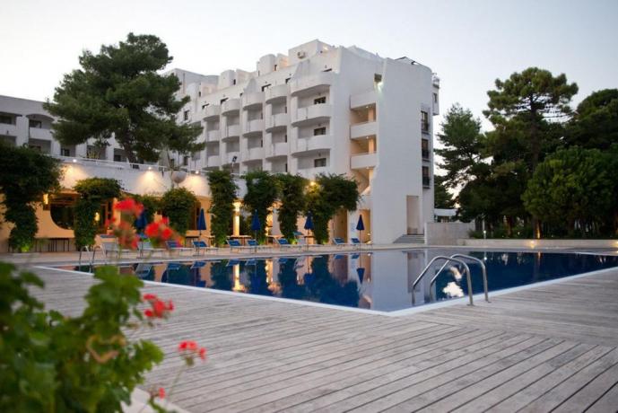 Resort 5 stelle con piscina esterna a Vieste