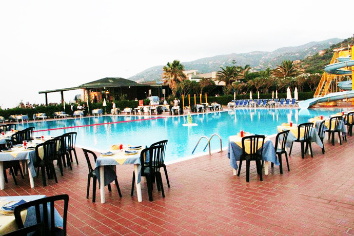 villaggio con ristorante a Buffet e servito.
