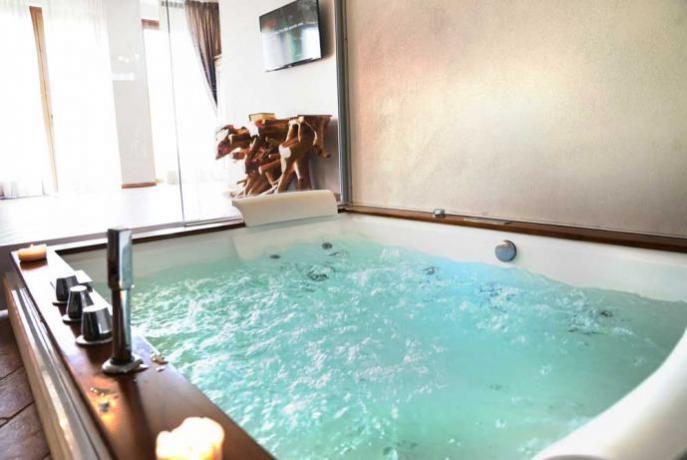 WEEKEND in SPA SUITE tra Umbria e Toscana, Camere con Area BENESSERE privata per la COPPIA, Vasca idromassaggio e Sauna in Camera con Bonus Vacanze Accettato