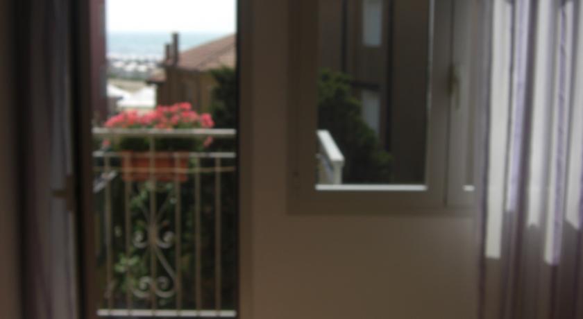 Camere con servizi privati, TV-SAT, WiFi Internet