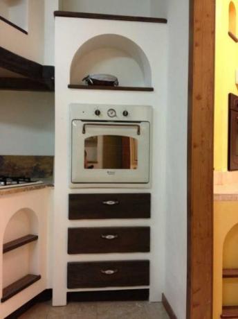 Produzione e Vendita cucine componibili in legno massello.