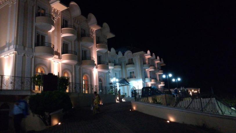 Hotel 4 stelle con Giardino