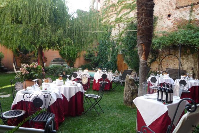 Ristorante esterno ideale per cerimonie B&B Piemonte 