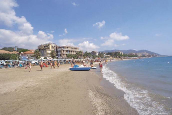 Hotel3stelle a 700m dal mare Imperia
