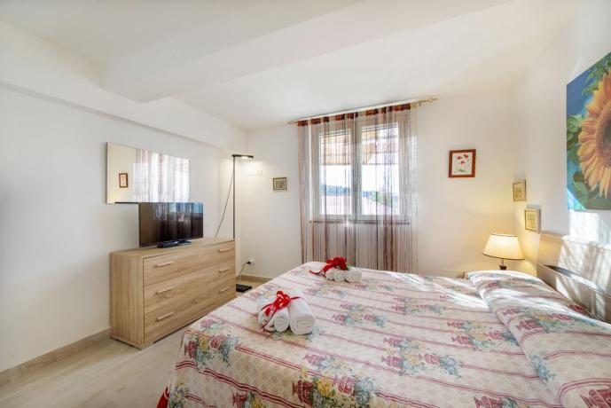 Appartamenti-vacanza da 4-6 posti-letto con camera-matrimoniale Salerno
