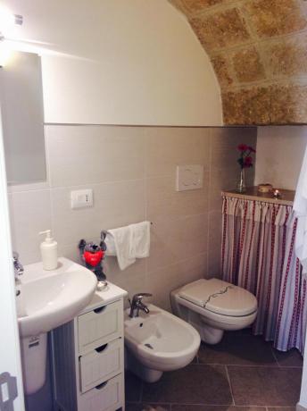 Bagno privato biancheria appartamento-vacanza 4persone Polignano-a-Mare