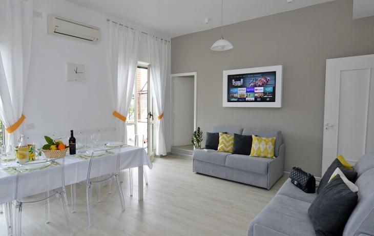 Living Cucina con Balconi e Finestra