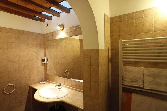 Bagno in camera con servizi agriturismo a Volterra