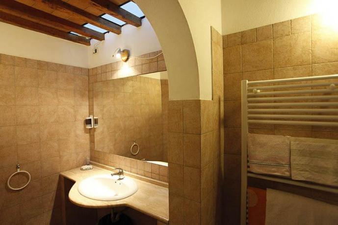 Bagno in camera con servizi agriturismo a Volterra 