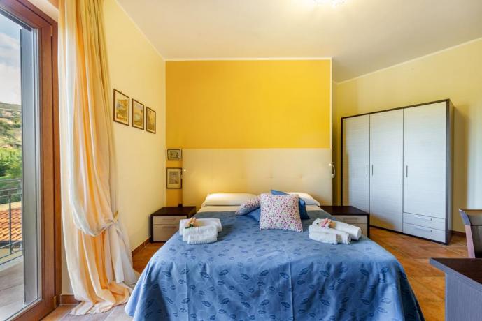 Casa-vacanze Salerno con camera-matrimoniale armadio scrivania