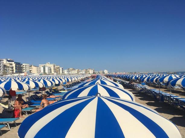 spiaggia privata dell'hotel a Cattolica	 