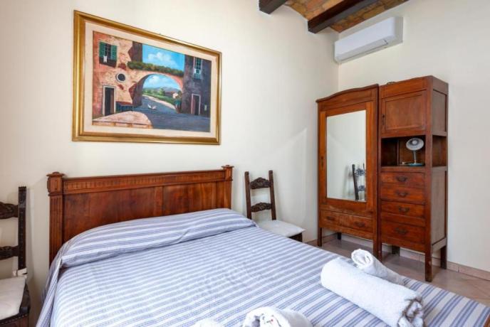 B&B con camere matrimoniali, armadio, tv Furio-Camillo-Roma