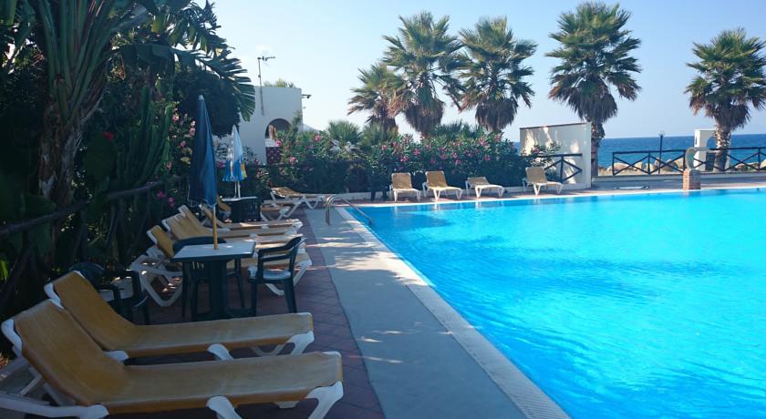 Albergo con Piscina a Patti
