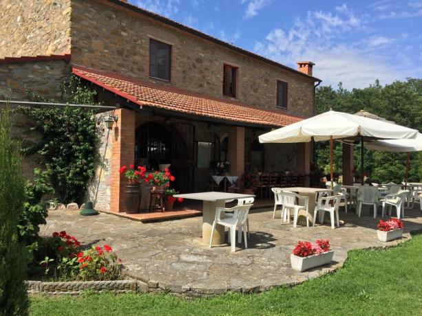 Casale Toscano con veranda e giardino