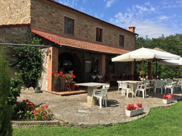 Casale Toscano con veranda e giardino 