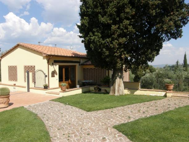 Appartamenti con ampio cortile in Toscana
