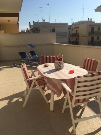 Terrazza arredata appartamento-vacanza Polignano-a-Mare 8persone