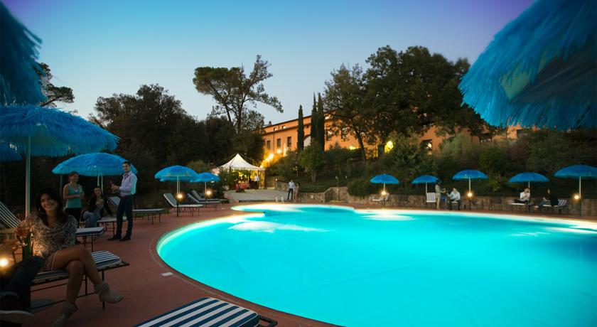 Resort vicino Arezzo con Piscina e Ristorante 