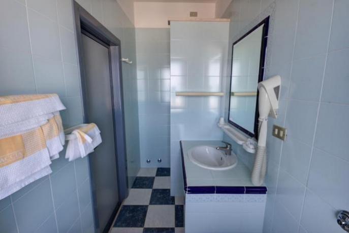 Hotel con bagno privato e phon 