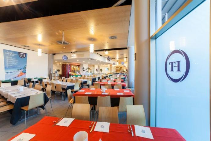 Ristorante in villaggio con antipasti a buffet