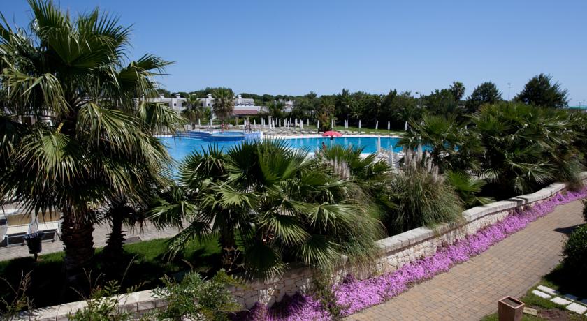 Piscina Animazione Bambini in Resort vicino Ostuni