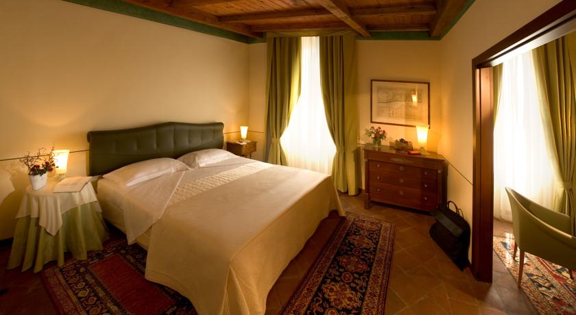 Camere con Salottino privato in Relais Bra 