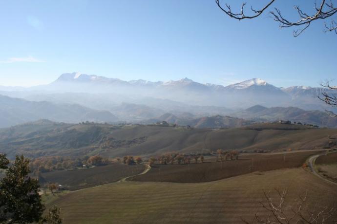 Vicino ai Monti Sibillini Villa con Piscina 