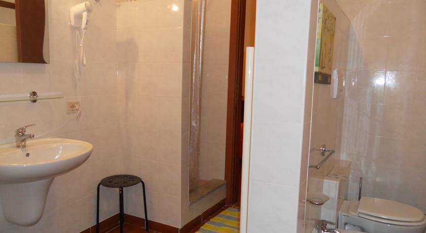 Camere a Fiumicino con Bagno privato 