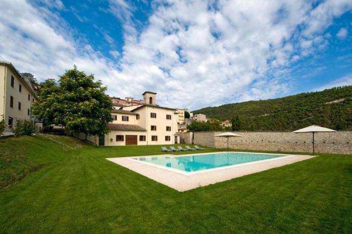 Hotel 3 stelle Cascia con piscina esterna