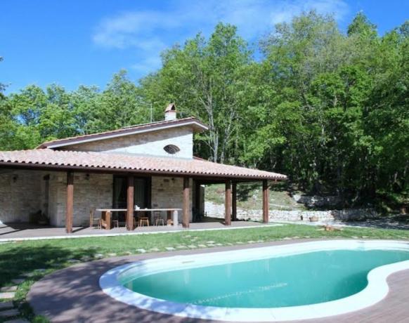 Casa vacanze con piscina esterna a San Lupo 