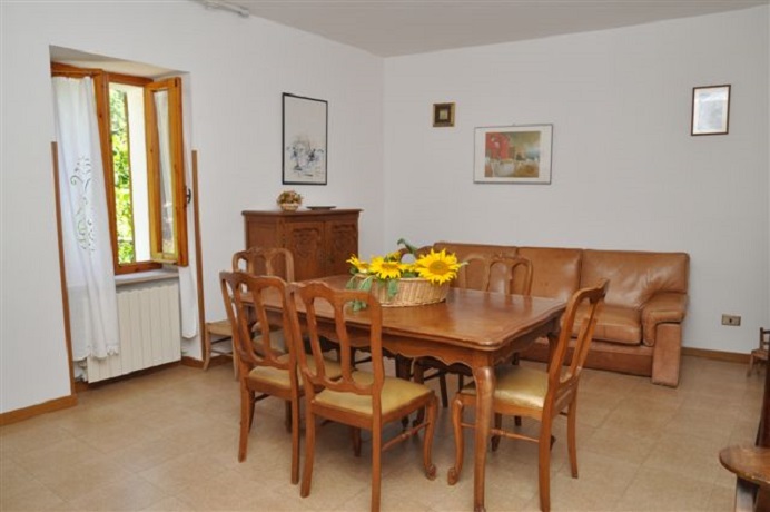 Tavolo girasoli agriturismo la pace dei sensi