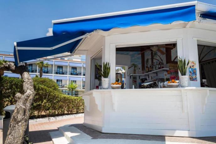 Bar della spiaggia per cocktail, aperitivi