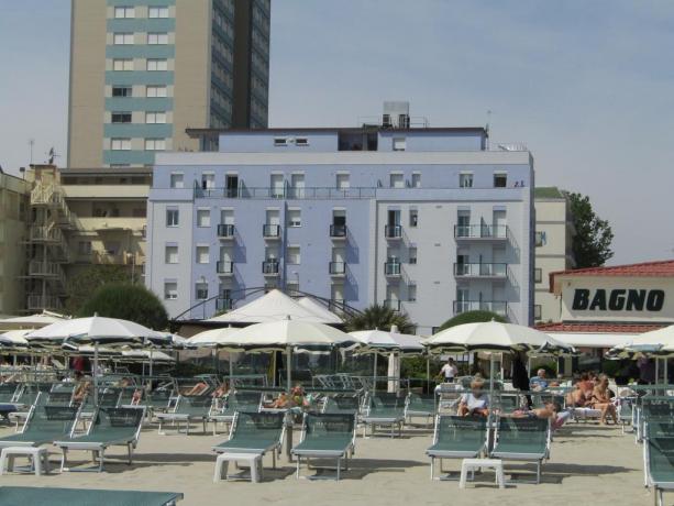 Hotel con spiaggia privata vicino Mirabilandia