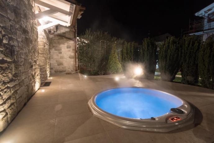 Mini Piscina Idromassaggio acqua riscaldata 40° 